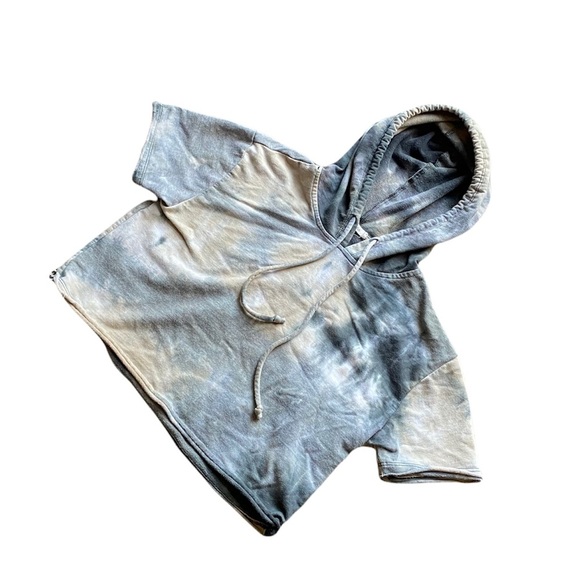 {Heart and Hips} Tie Dye Short Sleeve Crop top hoodie - Picture 3 of 6